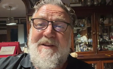 Annuncio-bomba di Fiorello. Russel Crowe: sarò a Sanremo | VIDEO