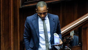 Mistero Soumahoro, salta l'uscita del nuovo libro: Nessuno l'ha visto