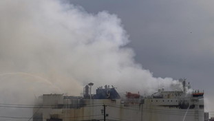 È allarme nel Mar Rosso: cargo greco colpito da un missile