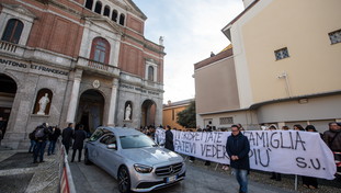 “Illazioni come macigni”, l'accusa pesantissima nel giorno dei funerali di Giovanna Pedretti