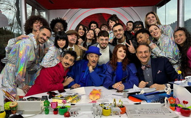 Spunta la Panda Macron, Fiorello scatenato su Meloni-Stellantis