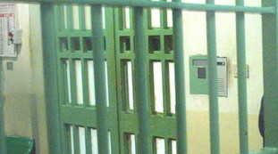 Ce ne sono troppi. Carceri sovraffollate, la ricetta di Feltri