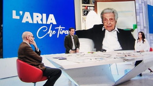 Perché Pozzolo ha tirato fuori la pistola, Colombo fa il detective: imbarazzo in studio