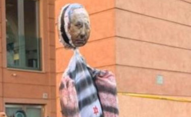 Netanyahu come un deportato: manichino-choc al corteo pro-Palestina