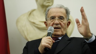 Prodi infilza la sinistra: “Opposizione inesistente”. E randella Schlein sul fine vita