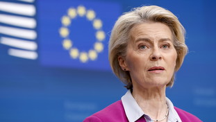 “Ritiriamo il nuovo regolamento”. Gli agricoltori possono esultare: l'Ue ferma la follia green