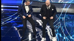 Vogliamo vederci chiaro. Sanremo 2024, Codacons contro le scarpe di Travolta