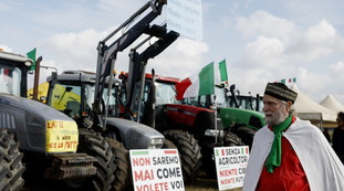 Annullata la manifestazione a Roma. I trattori cambiano strategia