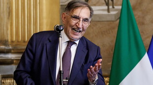 Invitatelo a Sanremo. Foibe, La Russa vuole Smaila all'Ariston