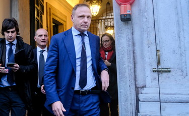 Esenzione Irpef per 90% imprese. Trattori, l'annuncio di Lollobrigida