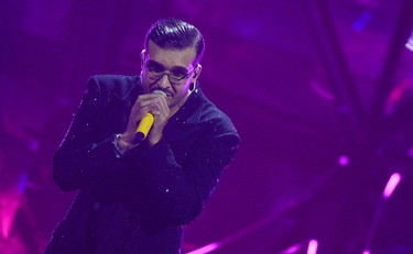 Basta hater. Geolier nel mirino, la Rai si mobilita contro gli insulti