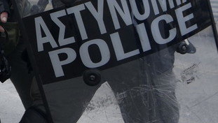 Un uomo apre il fuoco: prima elimina 3 persone e poi si toglie la vita