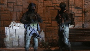 Terrorista apre il fuoco sui civili a Israele, Netanyahu: Non solo da Gaza