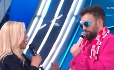 Mara Venier invita Dargen D'Amico, ma lui va ospite da...Sgambetto?