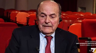Pettinavo le bambole. Il sarcasmo di Bersani: con chi ce l'ha