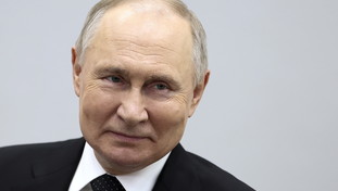 L'Europa è imbabolata, l'affondo di Paragone: loro hanno scelto di legarsi a Putin