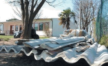 Roma, rischio amianto in oltre 100 scuole