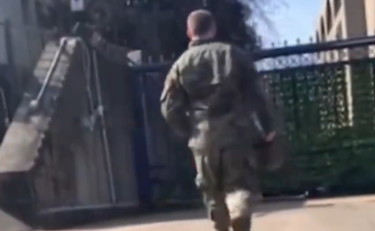 Il video e poi il gesto estremo davanti all'ambasciata israeliana