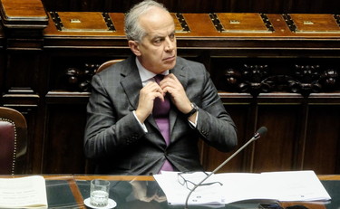 No a polemiche false. Piantedosi difende governo e forze dell'ordine