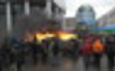 Centinaia di trattori bloccano Bruxelles, roghi, fumo e disordini