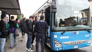 Autobus con 40 studenti si ribalta: la tragedia sfiorata vicino Potenza