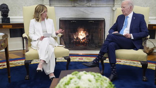 Meloni conquista Biden. Sorprendente affinità, il retroscena che spazza via le critiche