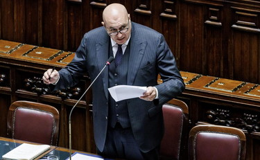 Guerra ibrida degli Houthi nel Mar Rosso, Crosetto: Attacchi terroristici