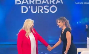 Dottoressa...: Venier gela d'Urso, la clamorosa gaffe in diretta
