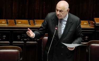 Dati sensibili? Controlli rigorosi: spiati, Nordio parte dalla Costituzione