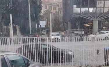 Grandine a Roma: la bomba d'acqua improvvisa sorprende tutti | GUARDA