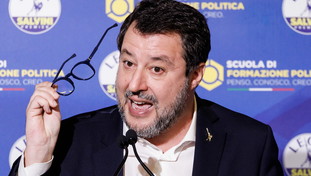 La Lega alza il tiro contro i dossier. Salvini: “Diteci chi è che paga”
