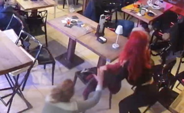 Terrore a Frosinone, gli spari e la fuga dal bar: il video | GUARDA