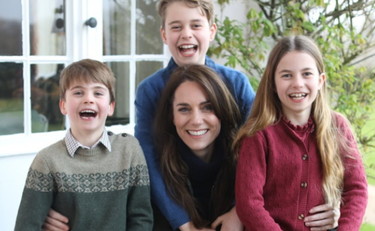 Manipolata: la foto di Kate è un caso, i dettagli che non tornano