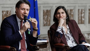 Accozzaglia e risultati scadenti. Il M5S si ribella alla gestione Conte e al campo largo
