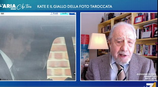 Guarda caso...: Kate, la foto con William non spegne i sospetti di Caprarica