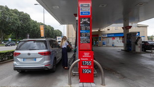 “Ai minimi”. Sospiro di sollievo su benzina e diesel: a quanto scendono