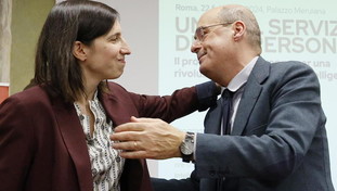 Elly Schlein e i compagni coltelli: guerra tra i big, chi prova a fregare Zingaretti