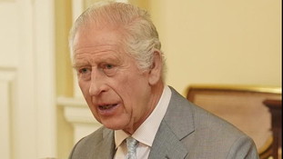 Re Carlo sostituito oggi da Camilla, mano rossa: il dettaglio che non sfugge