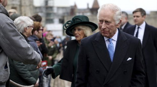 Re Carlo senza guanti: il gesto che fa ben sperare il popolo britannico