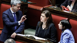 Il tweet di Orlando apre la faida del Pd:  Chi compra i voti...