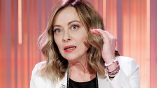 Governi con giochi e sistemi di palazzo: Meloni smaschera il Pd con un siluro