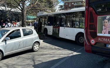 Roma, schianto fra due autobus: Feriti gravi, coinvolti anche minori
