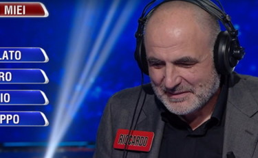 Arieccolo, non ne azzecca una: a L'Eredità Riccardo fa impazzire tutti