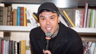 Giuggiolone goliardico e guru della sinistra: Gramellini mette ko Fedez