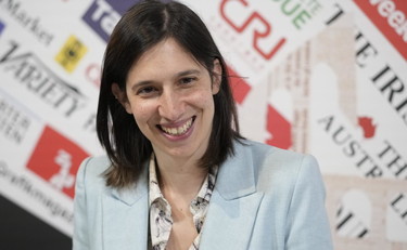 È disperata. Pd e Berlinguer, Minoli annienta Elly Schlein