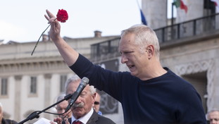 Cantonata clamorosa di Scurati. L'accusa inventata al Tg1 e la retromarcia immediata