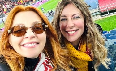 C'ho da fa. Noemi-De Rossi, siparietto social. Che succede