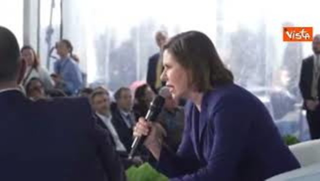 La standing ovation per Enrico Berlinguer alla conferenza programmatica di Fratelli d'Italia