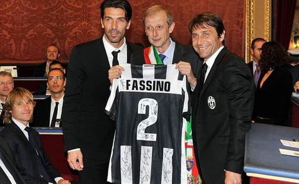 Fassino e la Juventus, la foto di Pistocchi scatena il putiferio sui social