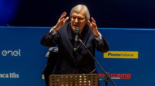 Decisione assurda. Salone del Libro, Sgarbi tuona contro le regole